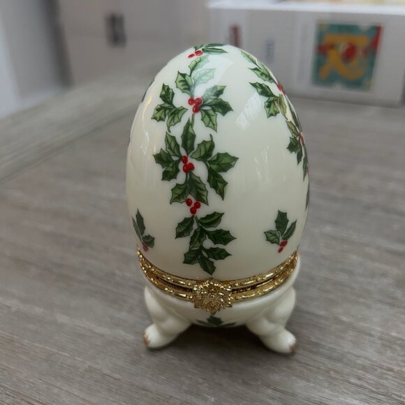 Formalities by Baum Brothers Porcelain Egg - Picture 1 of 6